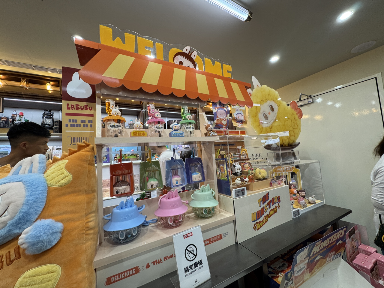 POP MART 泡泡瑪特 西門町旗艦店 | Trip.com 西門町商圏