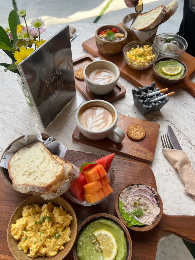 Mix, Match, Munch-Amsterdam’s Custom Meal Ritual