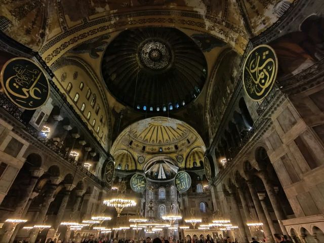 Istanbul After Dark. Night Strolls, City Lights & Pure Vibes 