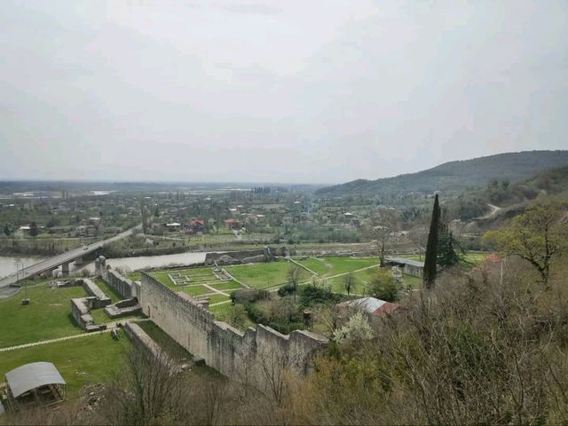 Hidden Ruins and Epic Vibes at Nokalakevi Fortress