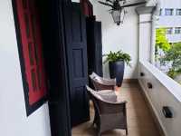 Bold, Glamorous & Boutique – A Romantic Hideaway at The Scarlet Singapore