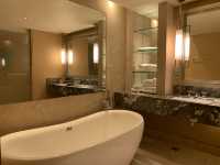 🏙️ Marina Bay Sands Stay – Spacious Comfort with Stunning Views