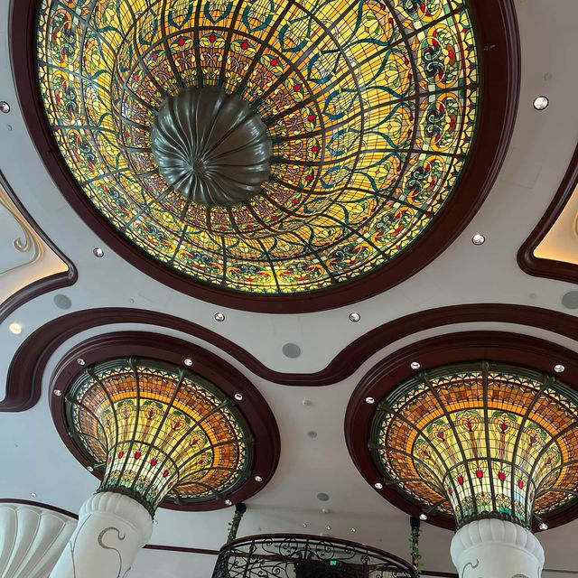 🏰 Staying at Shanghai Disneyland Hotel – Where Magic Begins Before the Park!