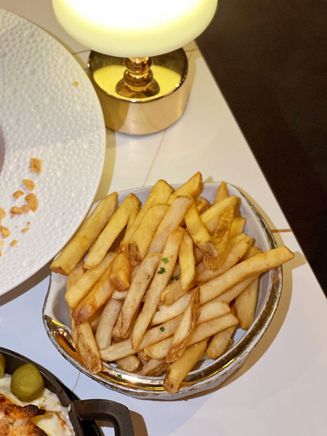 尖沙咀人氣音樂酒吧餐廳
