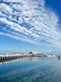 屏東｜大鵬灣 & 濱灣碼頭——把天空的雲當成船帆，沿著潟湖把藍一路航向海口 🌊⛵️