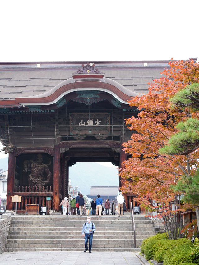 善光寺仁王門 仁王像の配置が逆？