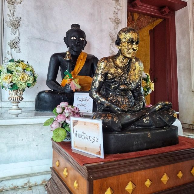 สักการะหลวงพ่อเสือที่พุทธสถานเชิงท่า – หน้าโบสถ์