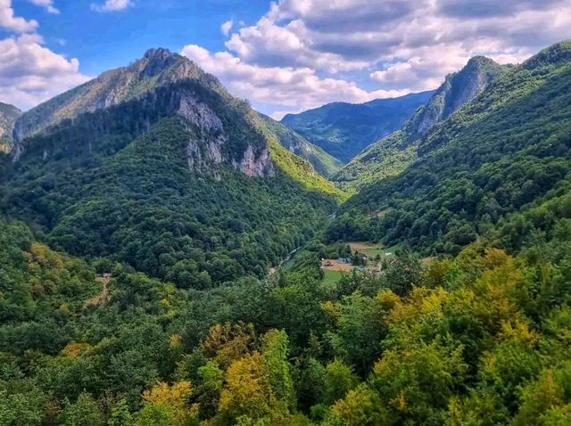 🌊🏞️ Tara River Canyon – Montenegro’s Wild Heart of Adventure 🌊🏞️ Tara River Canyon – Montenegro’s Wild Heart of Adventure