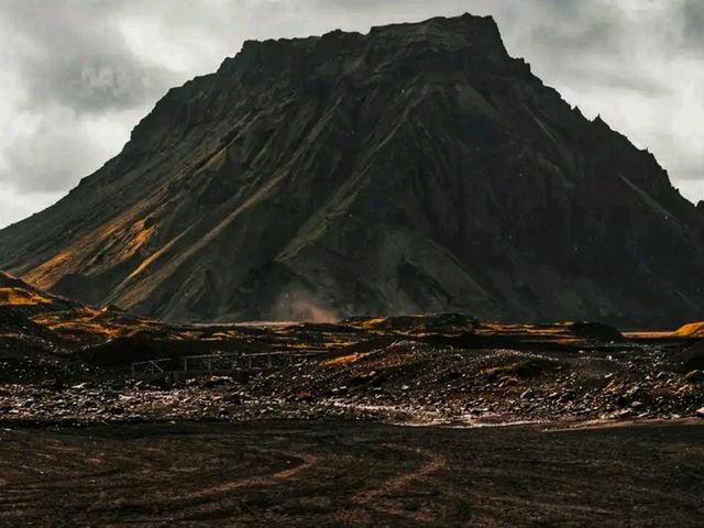🌋 Katla Volcano – Iceland’s Fiery Ice Giant ❄️🔥 🌋 Katla Volcano – Iceland’s Fiery Ice Giant ❄️🔥