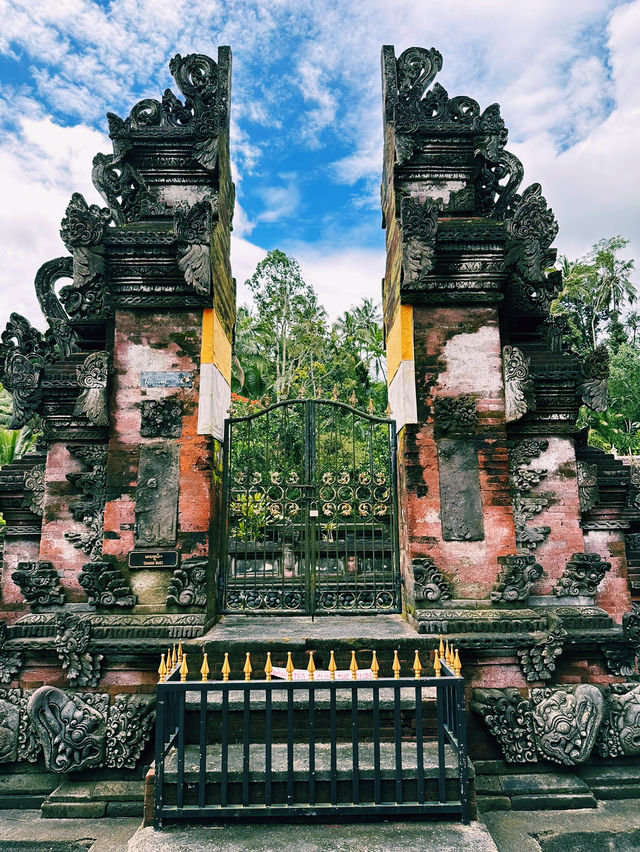 Tirta Empul: Sacred Serenity in Bali 🌿💧 Tirta Empul: Sacred Serenity in Bali 🌿💧
