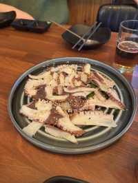 제주 산방산 맛집 토끼트멍 — 신선한 무늬오징어를 맛볼 수 있는 특색 있는 식당