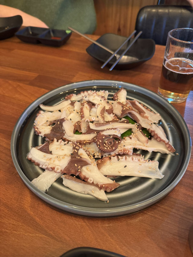 제주 산방산 맛집 토끼트멍 — 신선한 무늬오징어를 맛볼 수 있는 특색 있는 식당 제주 산방산 맛집 토끼트멍 — 신선한 무늬오징어를 맛볼 수 있는 특색 있는 식당