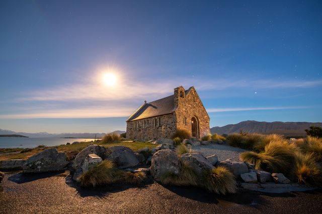 蒂卡波湖畔:好牧羊人教堂四季風光之旅 蒂卡波湖畔:好牧羊人教堂四季風光之旅