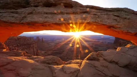 【Utah · Canyonlands NP】Menunggu dari malam hingga fajar demi kilauan bintang emas ini! Keajaiban matahari terbit terbaik di Mesa Arch! — traveler post in Moab
