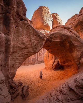 Giant Arches and Hanging Gardens: Why Coyote Gulch is the Ultimate Photo Spot to Claim