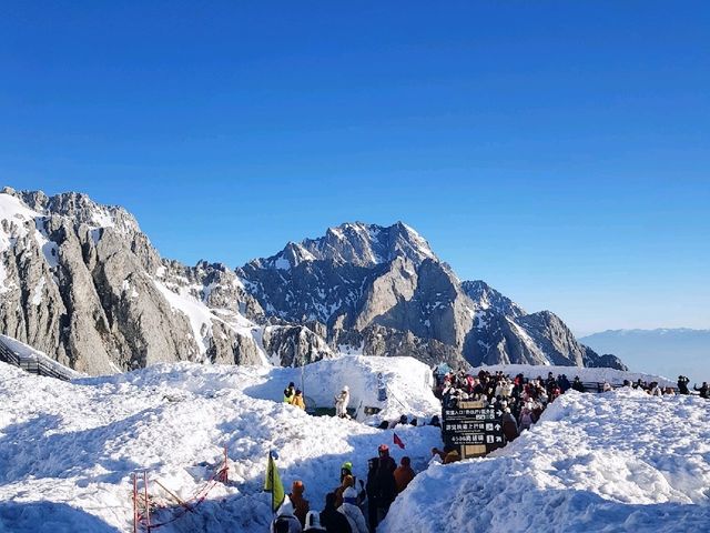 Discovering Jade Dragon Snow Mountain: The Blend of White Snow and Sky