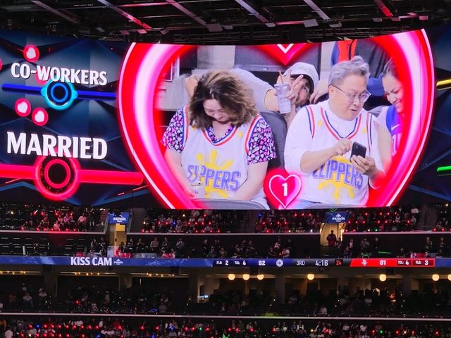 What's it like being at a Los Angeles Clippers NBA game?