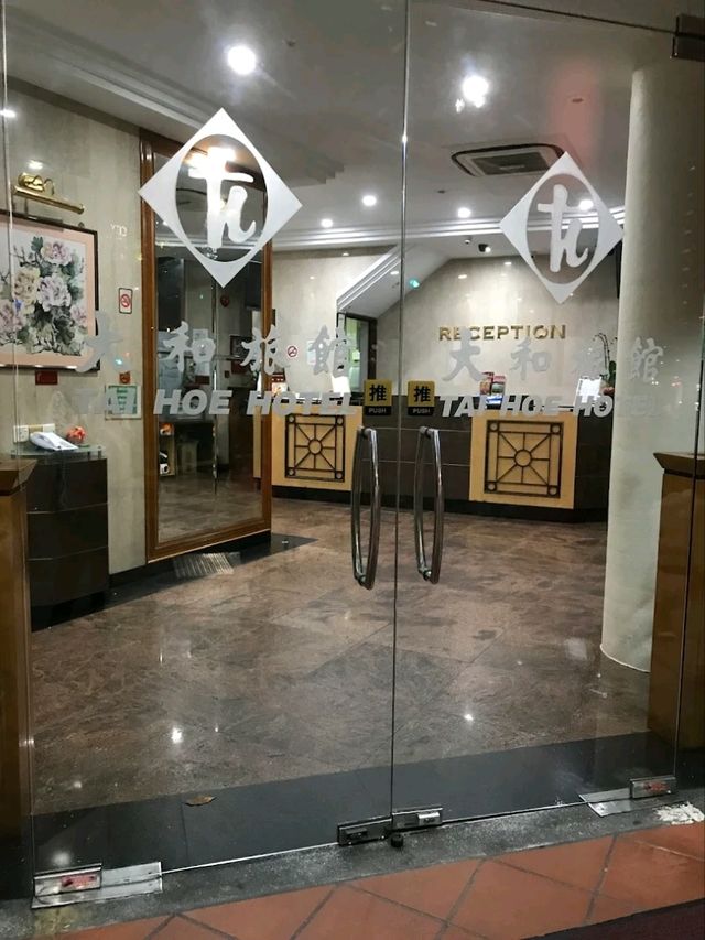 “Compact Convenience: Friendly Stays by Farrer Park MRT”