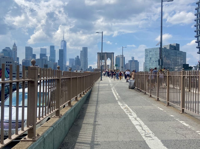 漫步紐約布魯克林大橋🌉✨感受建築魅力與城景之美✨