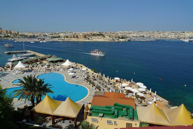 Enchanting Vibes of Valletta, Malta 🏰🌊