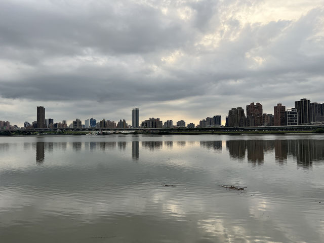 大稻埕碼頭的日落微醺美景