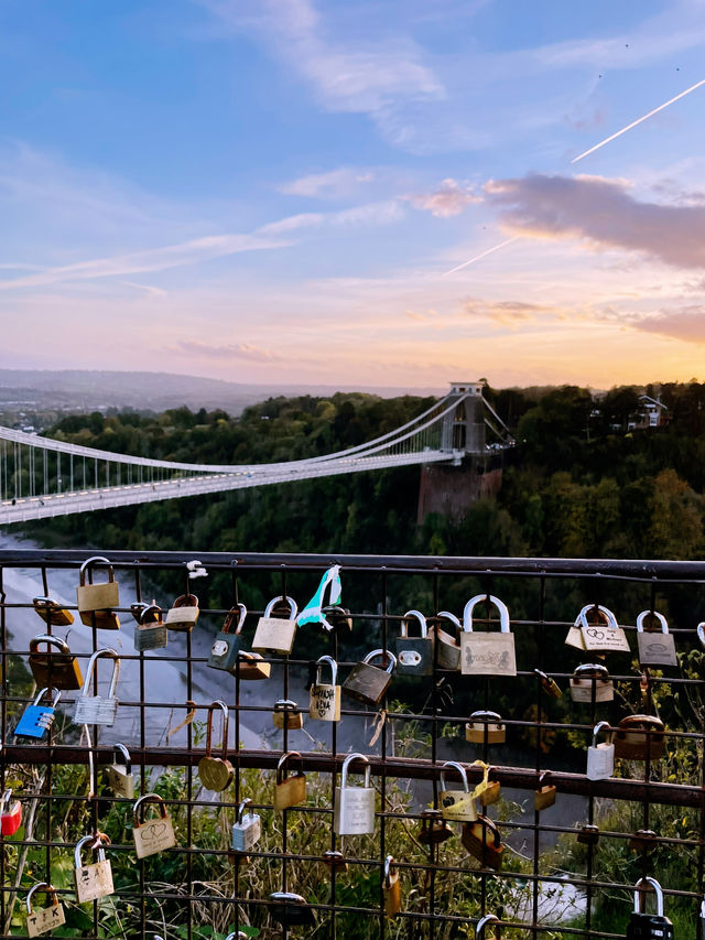 Bristol Bridge & Bristol Museum & Art Gallery – A Blend of History & Culture 🎨🏛️