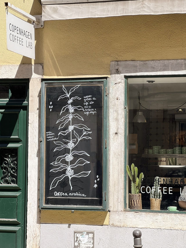 LisBON Voyage: Tiles, Trams & Fairy Tale Delusions
