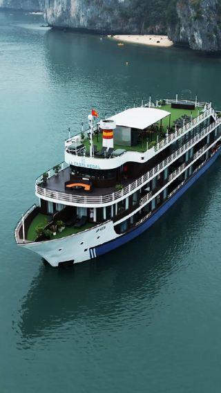 Luxury in Ha Long Bay – Our Honeymoon Suite on La Casta Regal