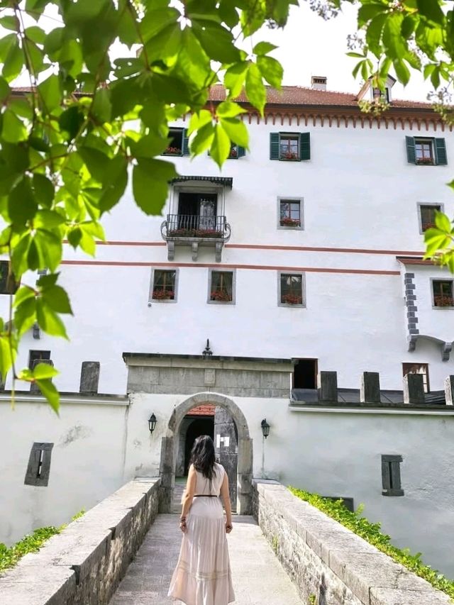 🏰✨“Timeless Elegance: My Enchanting Visit to Snežnik Castle”✨🌲