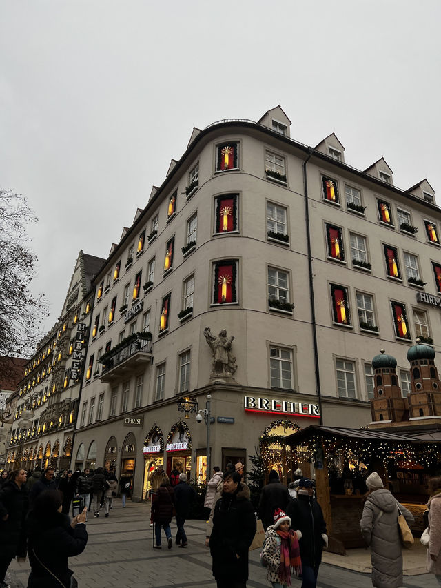🌿🏰 Altes Kreuzviertel, München: Where Medieval Charm Meets Modern Grace 🏰🌿