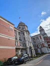 NHS Building at Manchester University: Elegance in Everyday Care