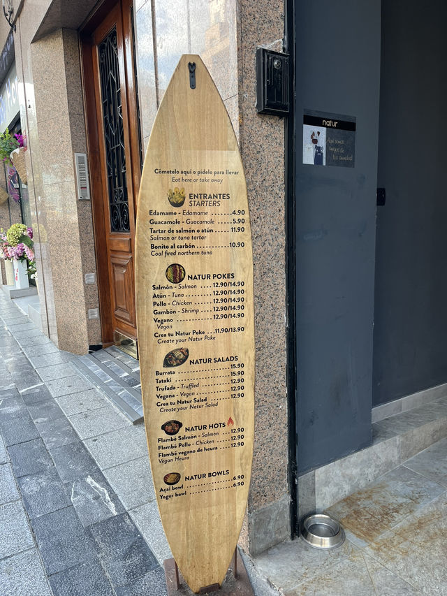 ✨Is this the best poke restaurant in Bilbao? 🌺🥑