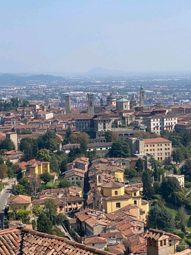 🏰 Bergamo, Italy — The Hidden Gem Between Mountains and Sky 🏰 Bergamo, Italy — The Hidden Gem Between Mountains and Sky