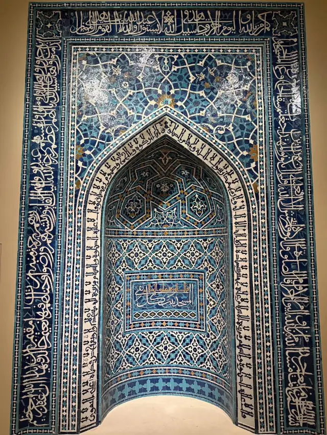 Islamic Art and Cultural Dialogue Patterns, calligraphy, and meaning. 🕌✨📜