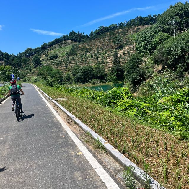 Cycling 🚴‍♀️ in Hangzhou