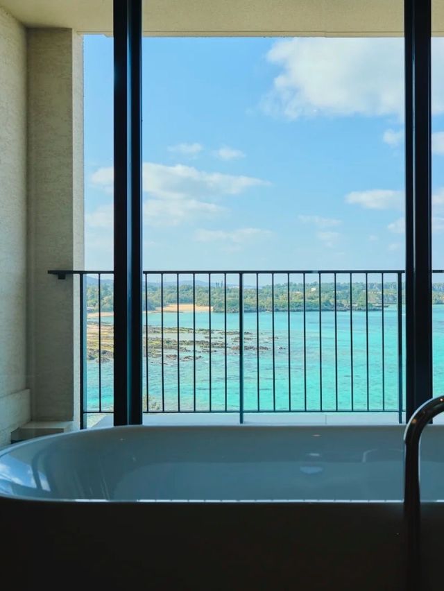 Okinawa vacation | I want to be a lifeguard here, facing the sea every day.