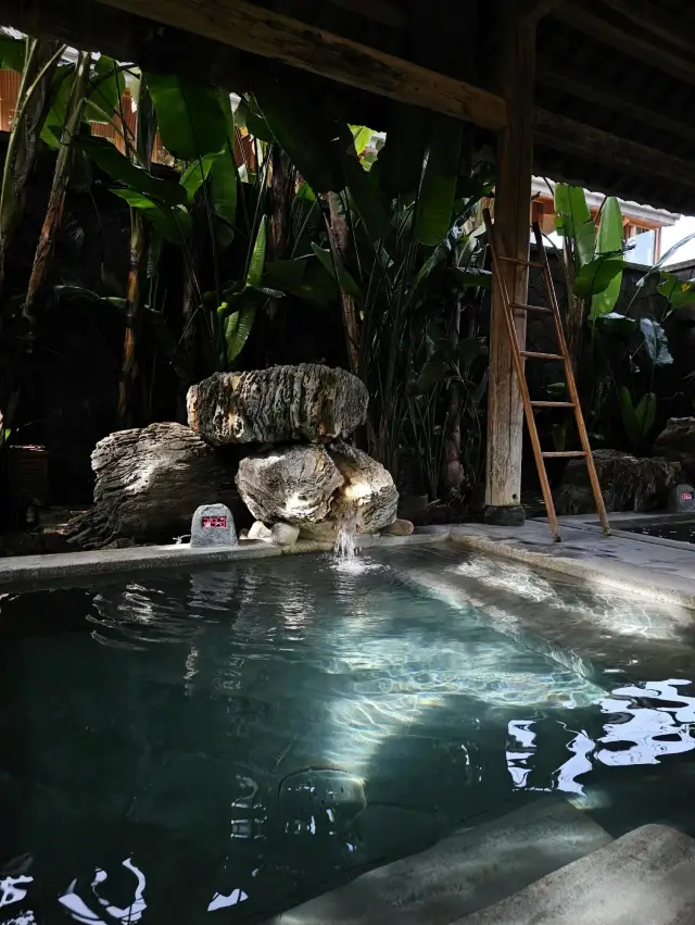 Soaking in the hot springs in Tengchong is such a bliss!
