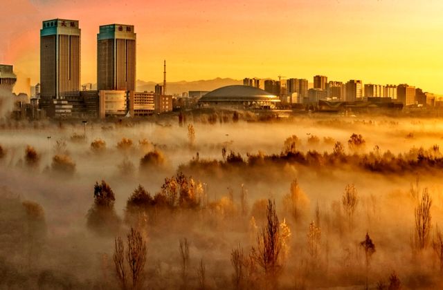 新疆伊犁伊寧市初冬的城市景色