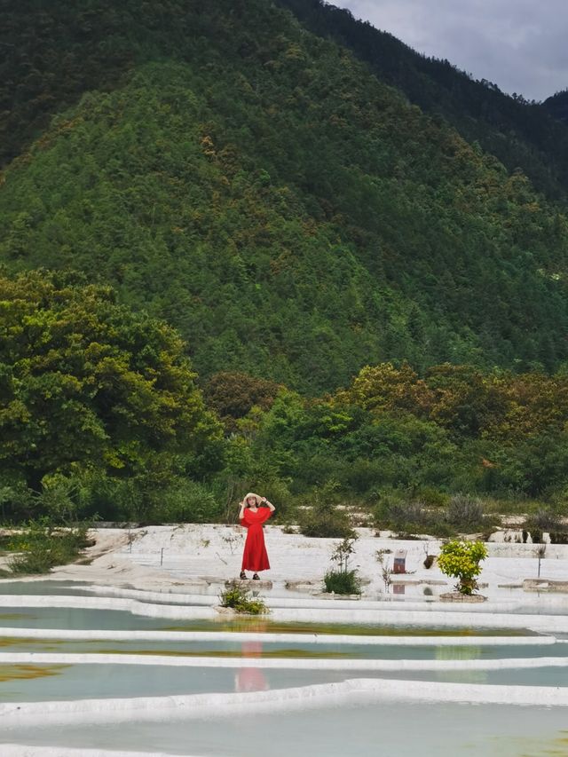 白水台位於迪慶藏族自治州香格里拉境內哈巴雪山麓的三壩鄉白地村