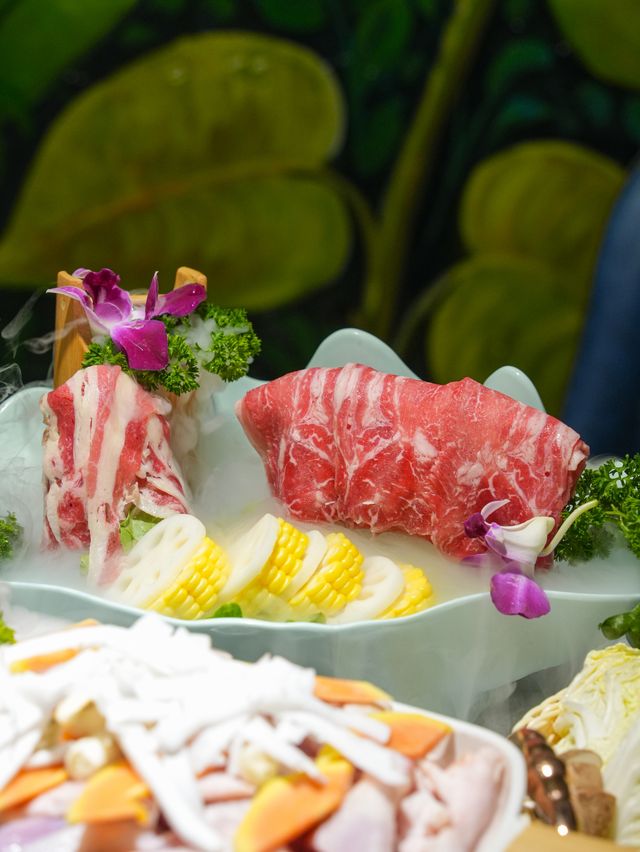 才發現海甸島居然有這麼絕椰子雞