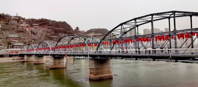 節日裡的中山橋