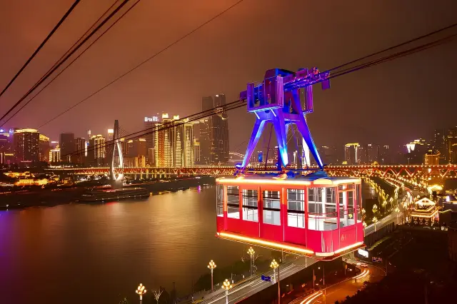 Experience Zhao Zhao live and feel the misty city of Chongqing