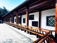 陋室，位於安徽省馬鞍山市和縣曆陽鎮陋室東街，是唐朝長慶四年（公元824年）詩人劉禹錫任和州刺史時所建