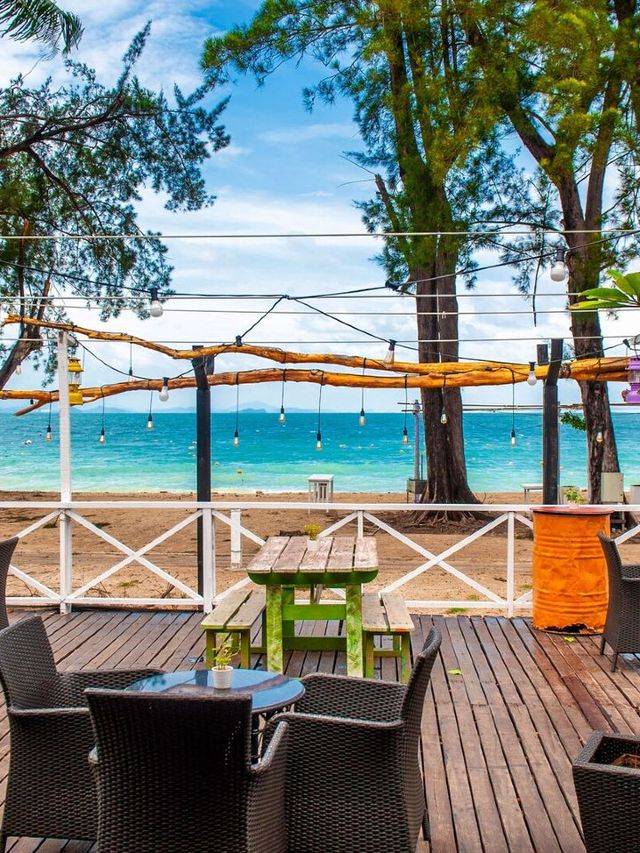 🌴✨ Kota Kinabalu's Top Stays: Beachfront Bliss & Urban Vibes 🏖️🏙️