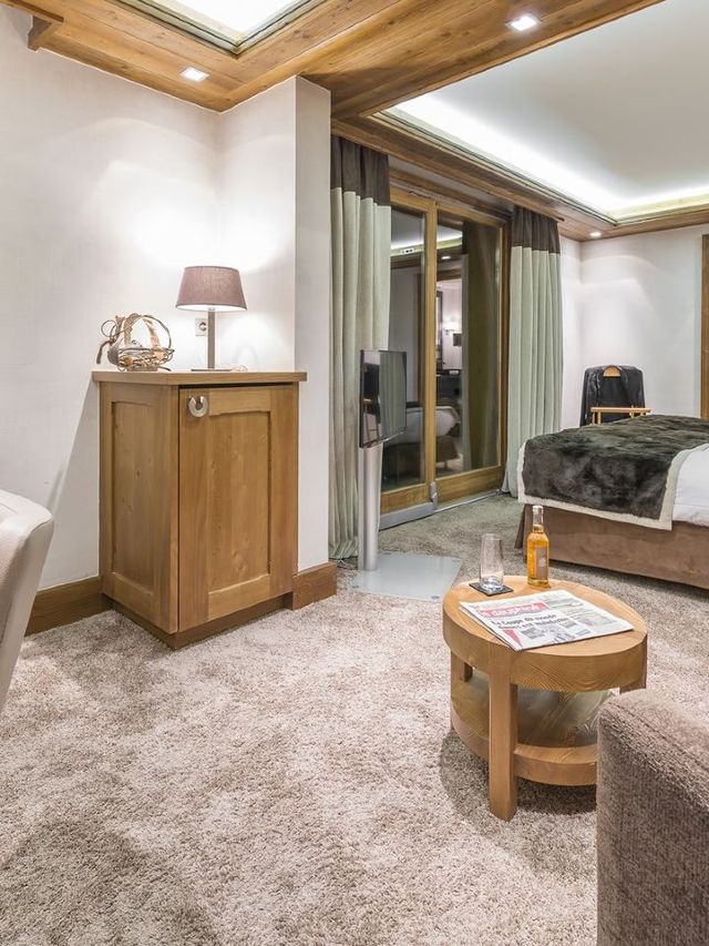 🌟 Meribel Magic: Top Hotel Picks! 🏔️✨