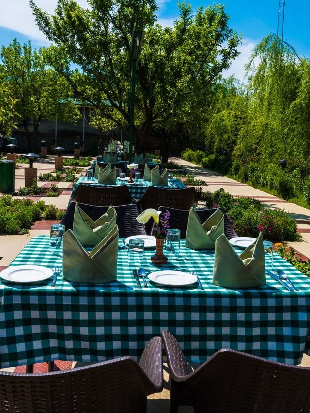 🌸 Srinagar's Serene Stay: Orchard Retreat & Spa 🌸