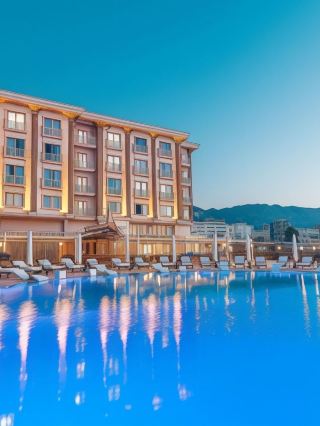 🌟 Kyrenia's Gems: Top Hotels & Casinos 🎰✨