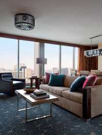 🌟 Houston's Hotspot: Marriott Marquis Magic! 🌊🏨