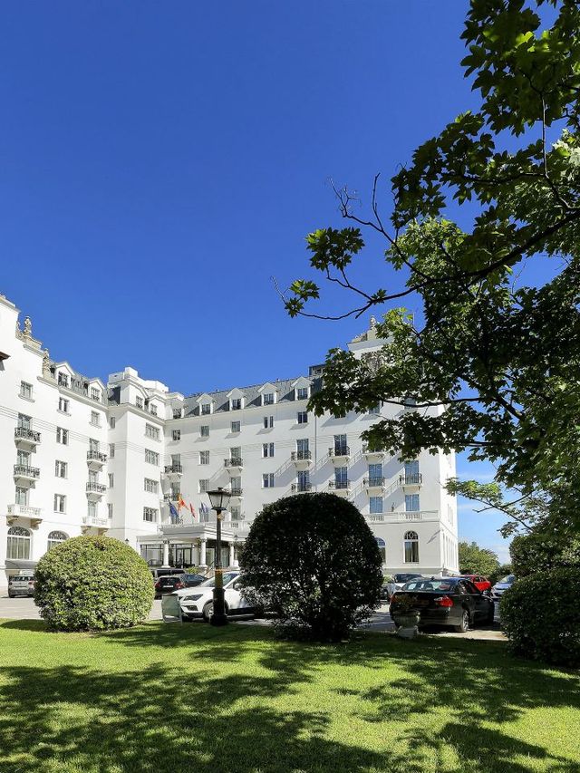 🌟 Santander's Stellar Stays: Eurostars Hotel Real! 🌊🛏️