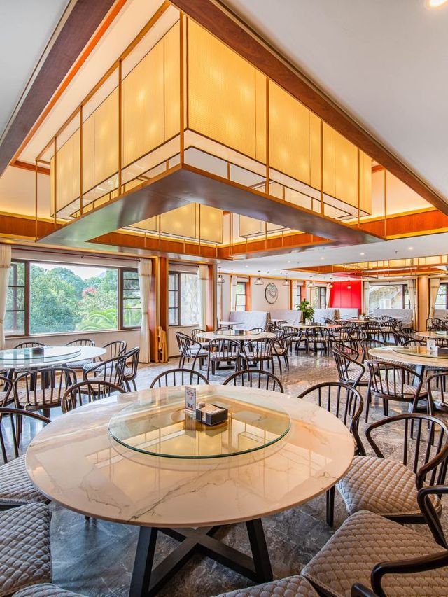 🌿🏞️ Guizhou's Hidden Gem: Huangguoshu Qishouju Hotel 🛌💐